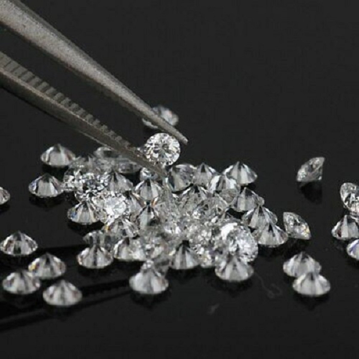 Difference Between Lab-Grown And Earth–Mined Diamonds